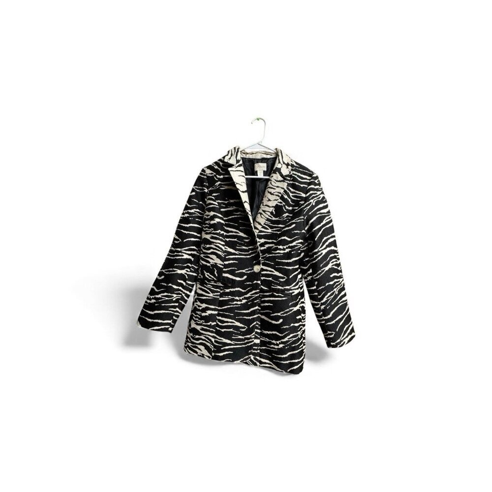 Chico’s Size 1 generally converts to US Women’s 8–10 (about a Medium).